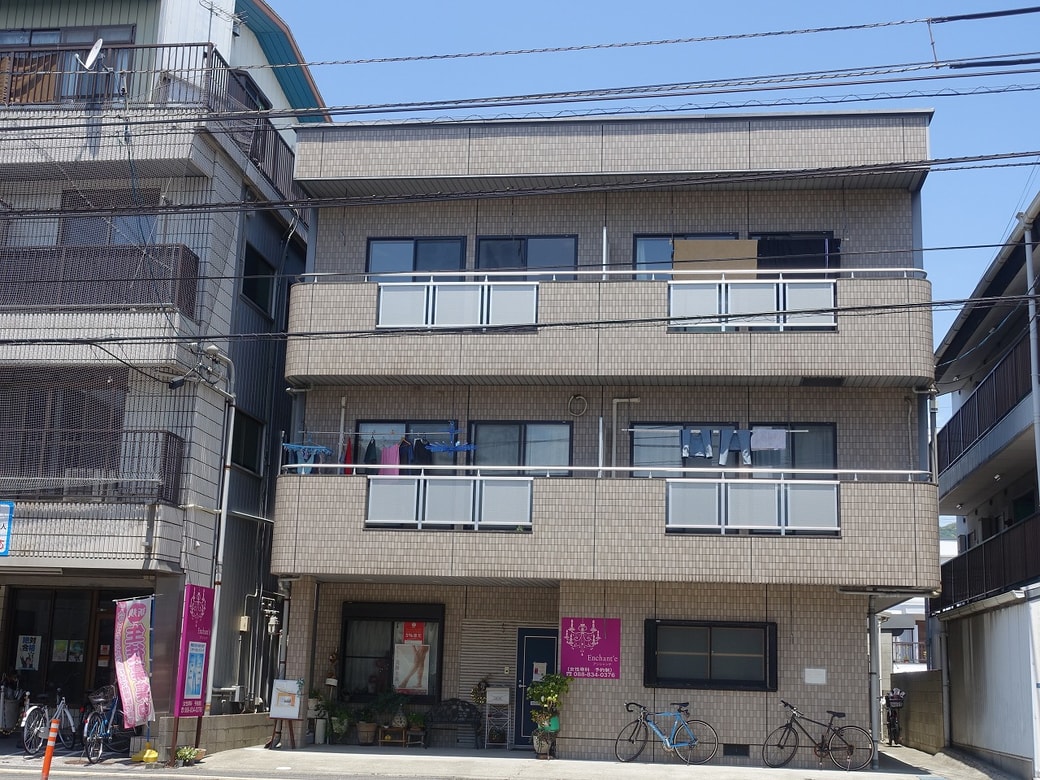 ■ 高知市愛宕町三丁目　2DK