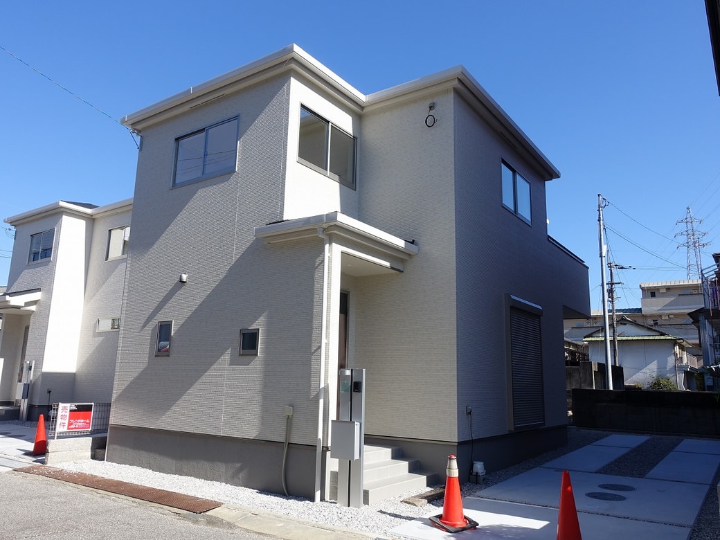 ■ 高知市薊野西町二丁目／2号棟　3LDK