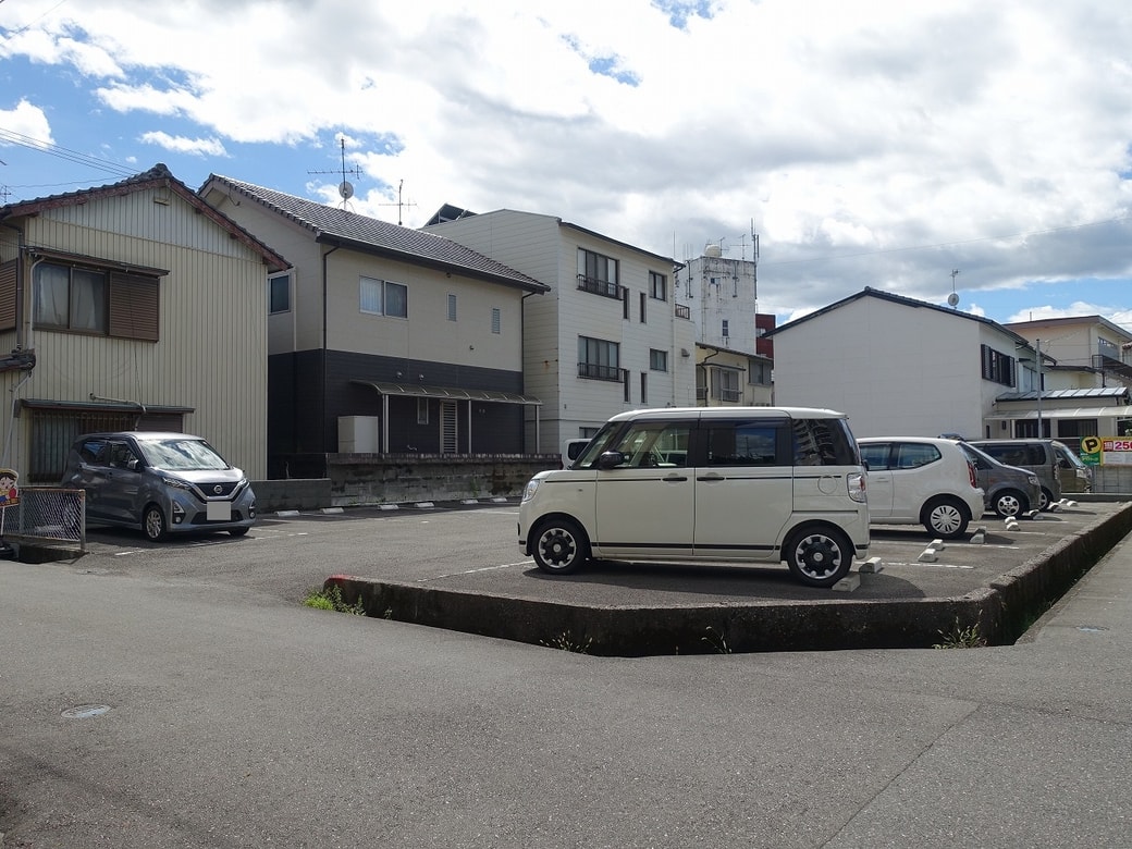 ■ 高知市愛宕山南町／駐車場